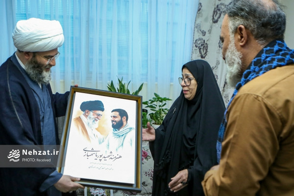 قمی پای روایت خانواده شهید هنرمند پوریا شهبازی نشست