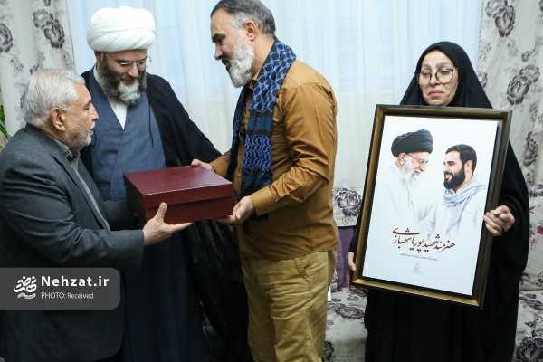 قمی پای روایت خانواده شهید هنرمند پوریا شهبازی نشست
