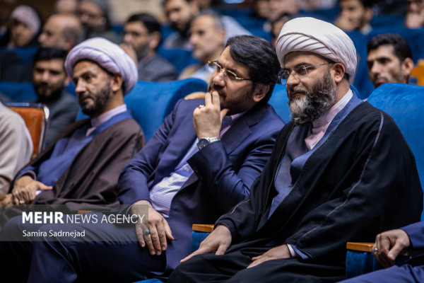 رونمایی از مستند پرواز در مه