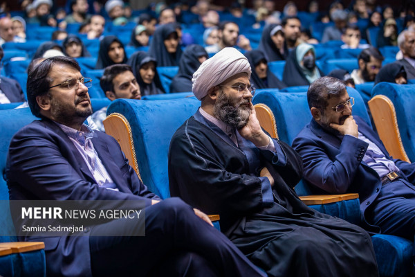 رونمایی از مستند پرواز در مه