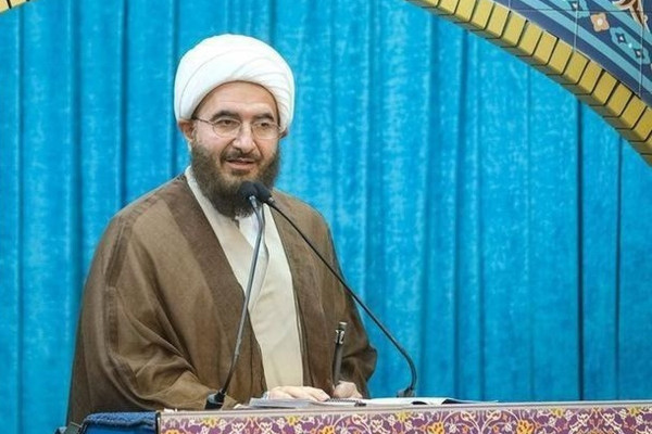 تنها راه ایستادن مقابل تهاجم فرهنگی، پناه بردن به قرآن است